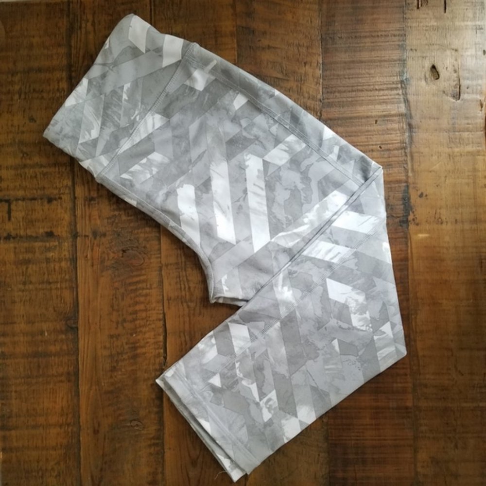 Old Navy Active Grey & White Capri Leggings